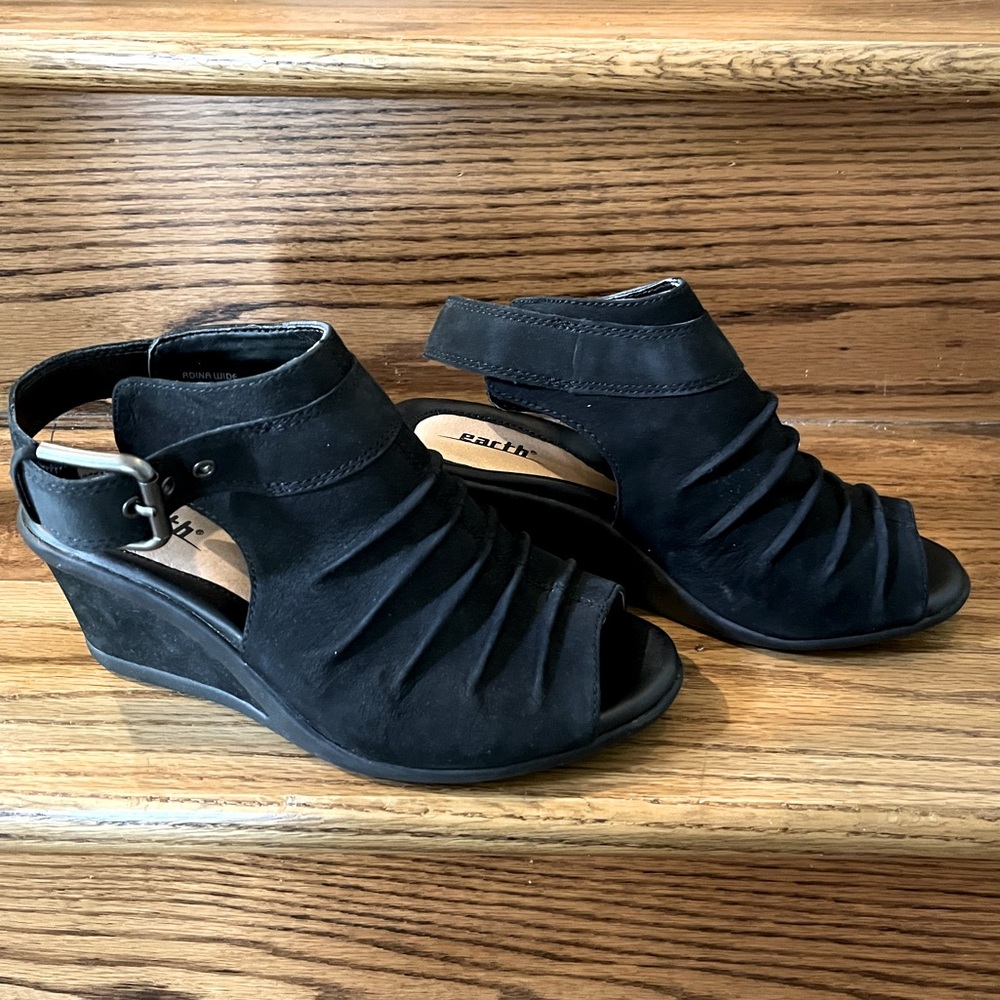 Earth Origins Ruched Peep-toe Wedges Size 6.5 Wide
